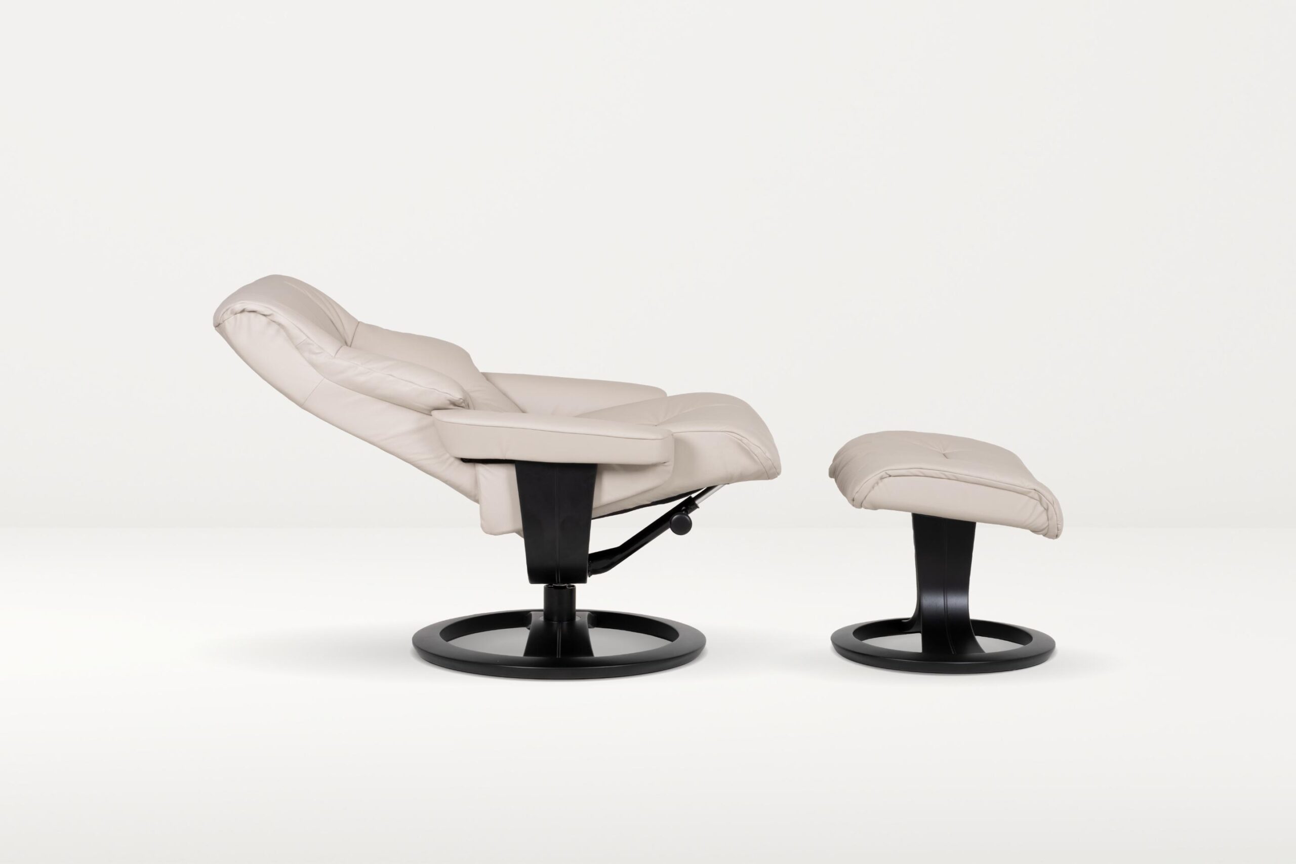 Magic Recliner in grace sandstone